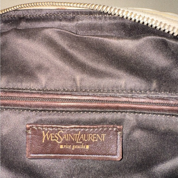 Yves Saint Laurent Cream Shoulder Bag with Gold Details - Picture 3 of 9